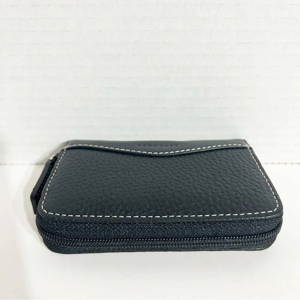 Levenger Zip Closure Compact Black Full-Grain Pebbled Leather Card Wallet Lined